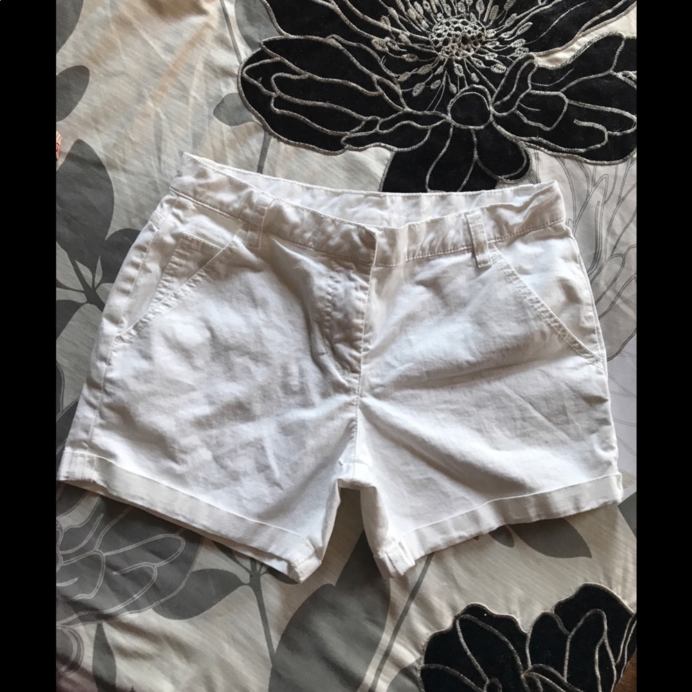PURE DKNY WHITE CUFFED SHORTS  SZ 2